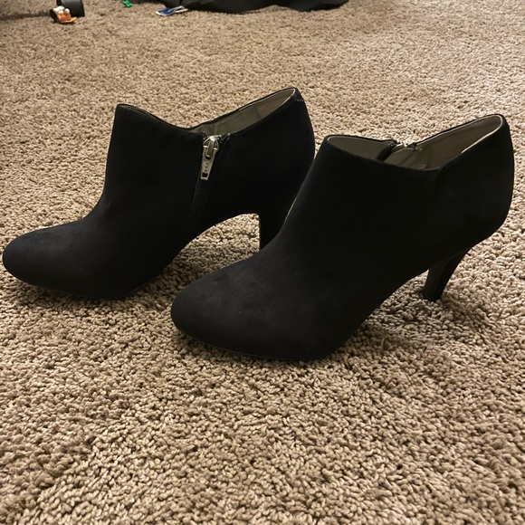Style & Co Black Heeled Boots Suede Texture - Picture 3 of 4